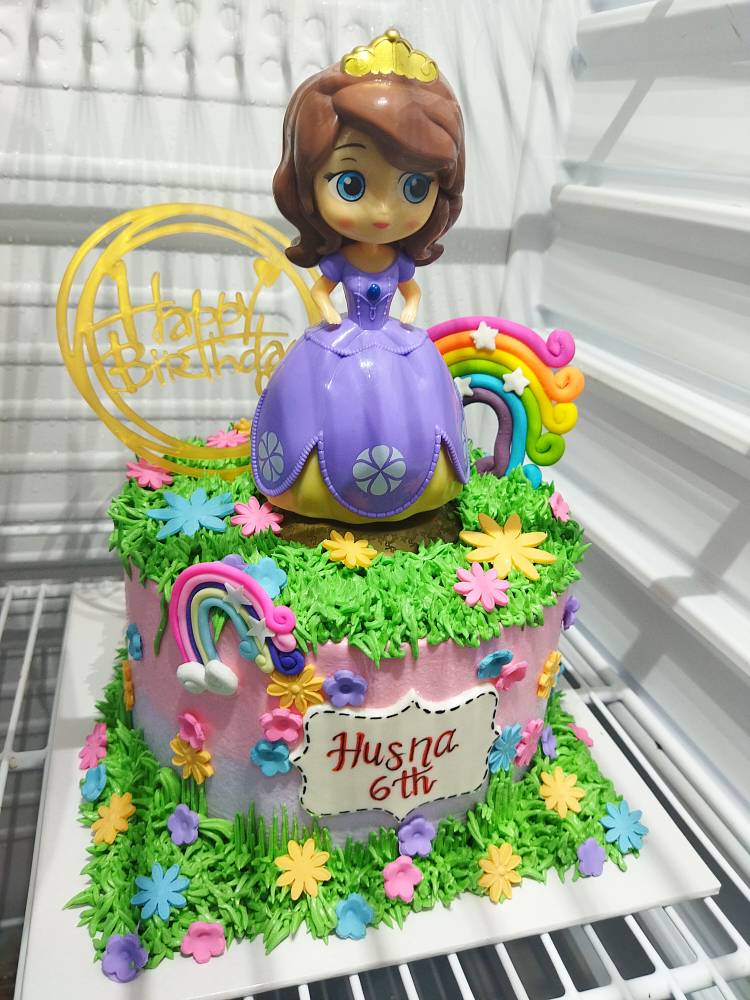 Rapunzel Doll Cake - Decorated Cake by Maty Sweet's - CakesDecor
